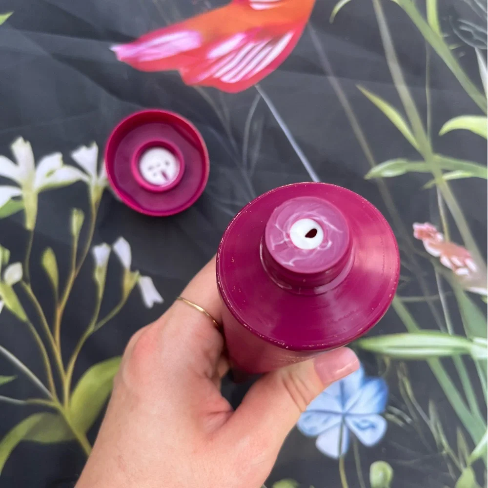 Avon Velvet Body Lotion (2018 Release) 200 mL / 6.7 fl oz GUC Collector's Item